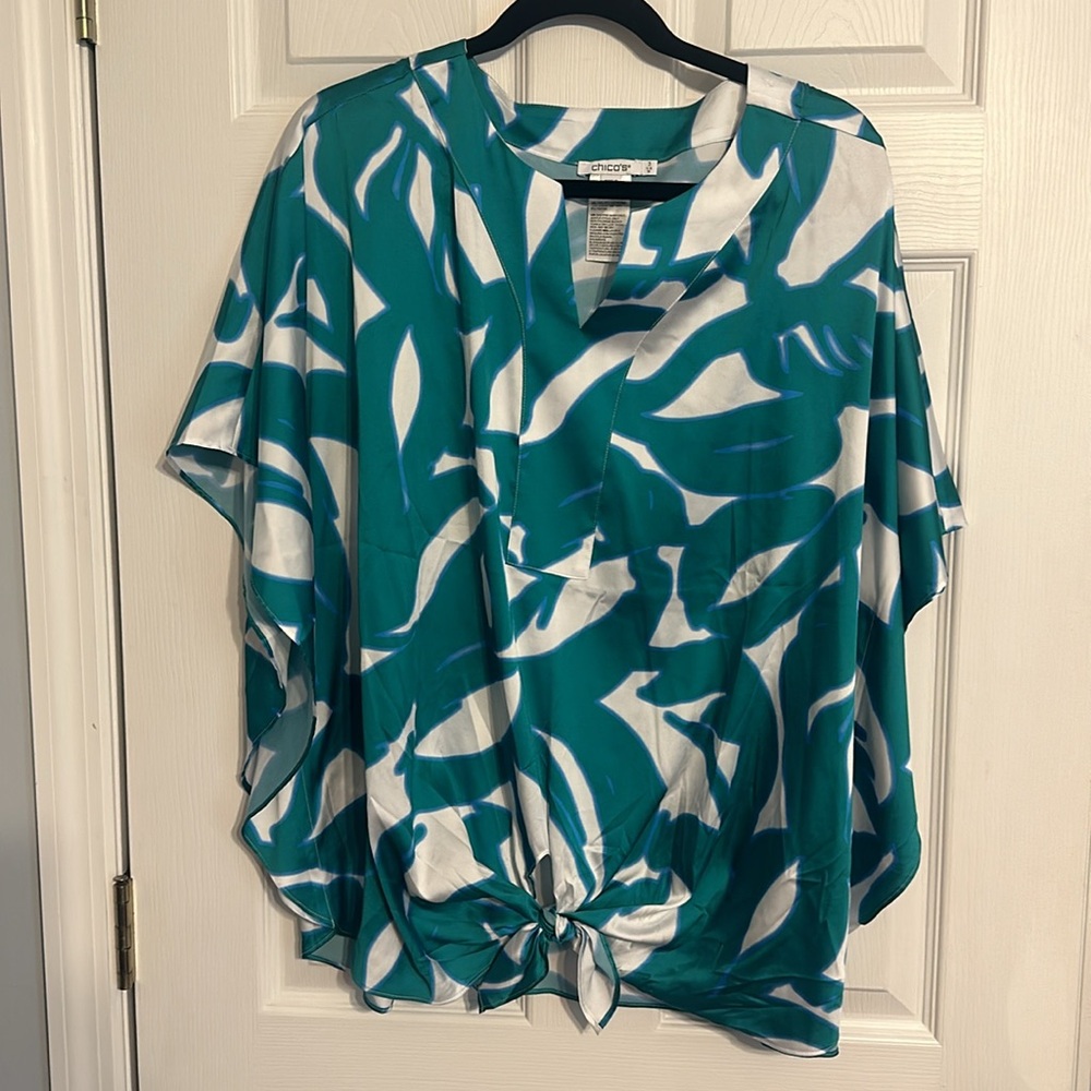 Ladies, silky top with front knot